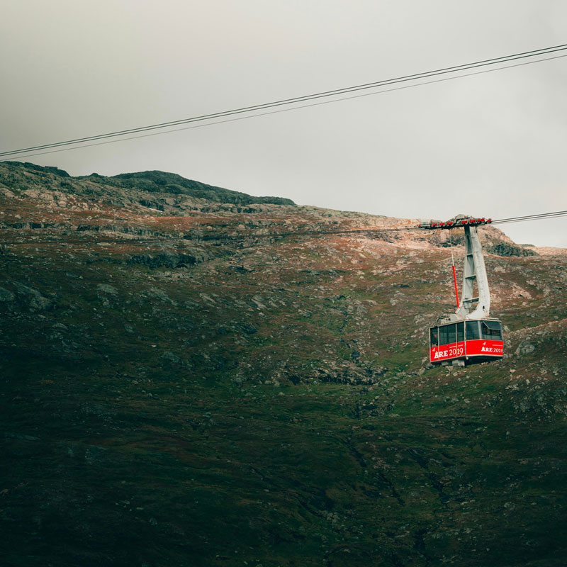 Red cable car in Are with the mountain in the background